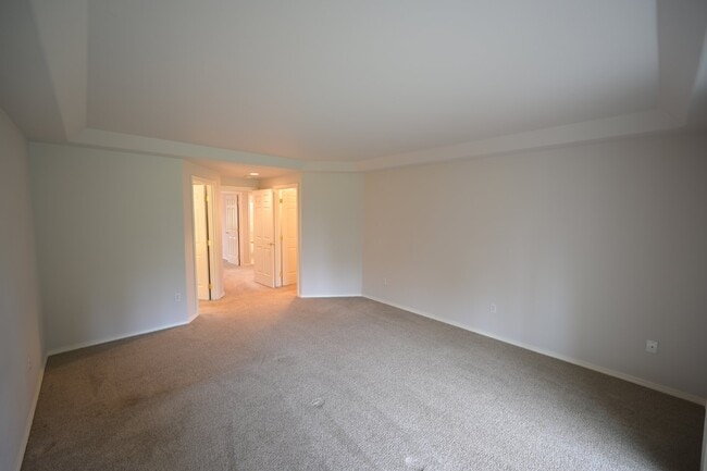 Building Photo - 2 bed + office, 2 bath, 2 car garage condo...