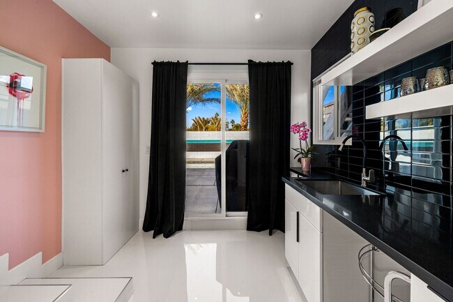 Building Photo - The Escape Island - Pool, Jacuzzi & Privat...