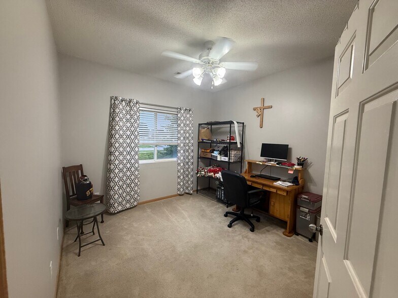 Building Photo - 1360 SE Florence Dr