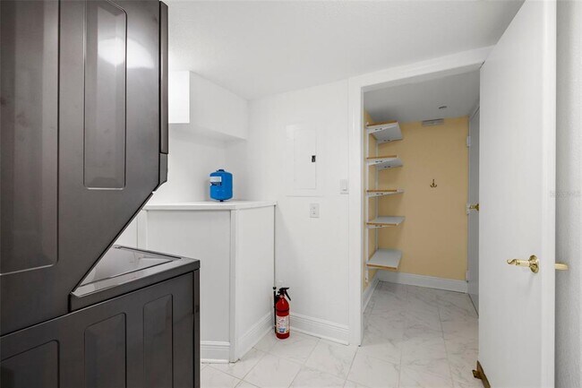 Building Photo - 3301 Bayshore Blvd