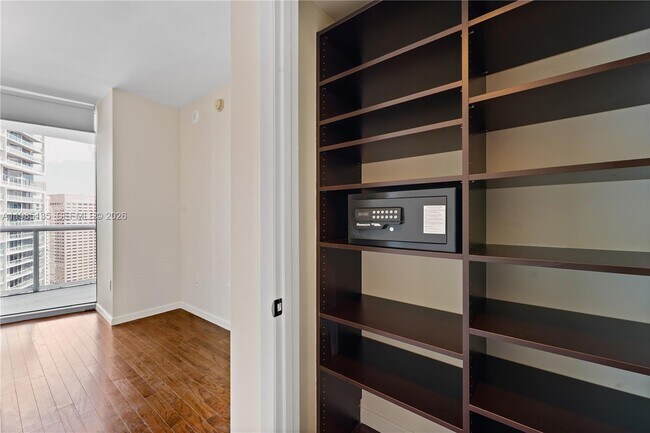 Building Photo - 495 Brickell Ave