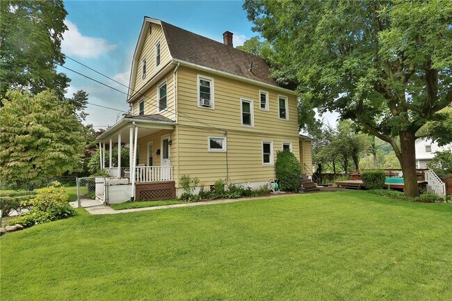 Building Photo - 521 Manhattan Ave