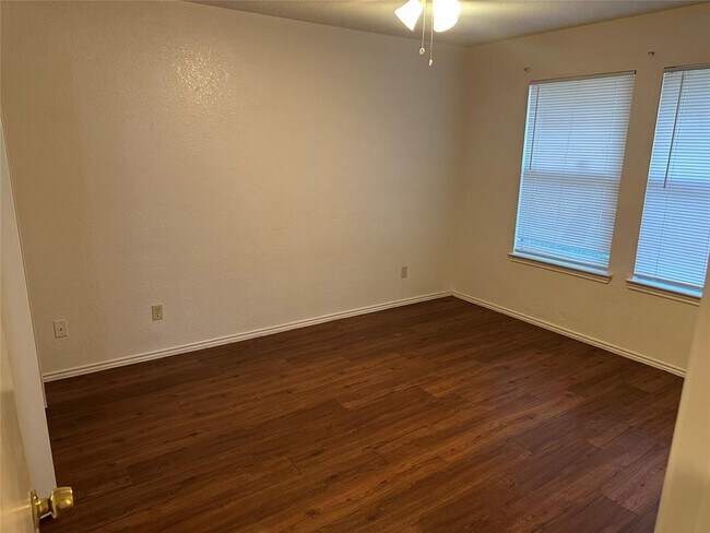 Building Photo - 16303 Edgemere Dr
