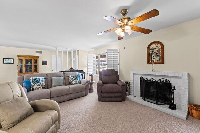 Building Photo - Sweeping Views! Rare and Peaceful 5-home e...
