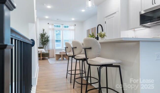 Building Photo - 2727 Rozzelles Ferry Rd