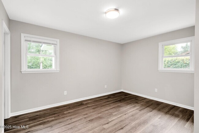 Building Photo - 114 Candlewood Dr