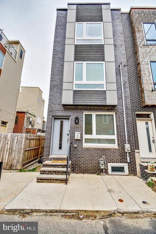 Building Photo - 1945 Watkins St