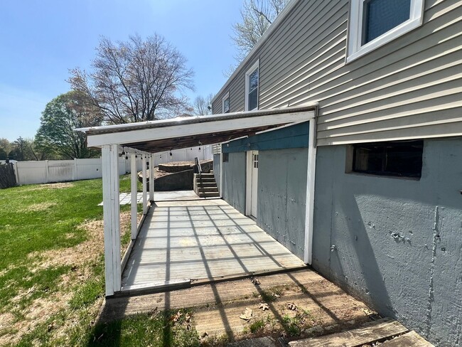 Building Photo - Single Family Ranch for Rent In Sixteen Ac...