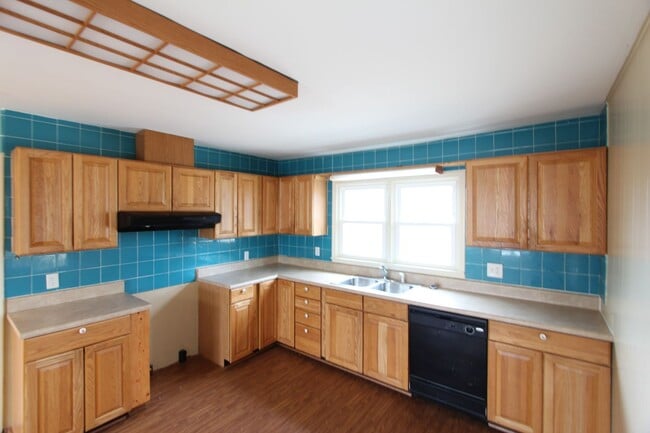 Building Photo - New On The Market! Cute! Cute! Cute! Better Hurry To See This One!!