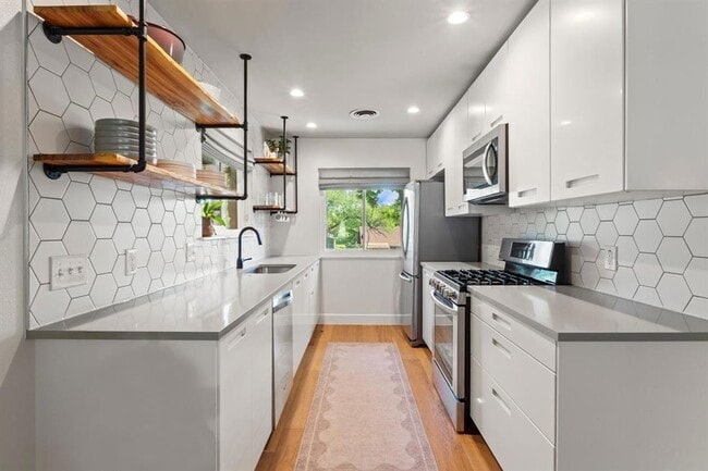 Building Photo - 3207 Carol Ann Dr