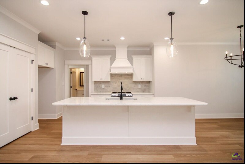 Building Photo - 212 Willowbrook Ln