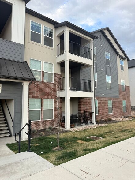 Building Photo - 13584 S Hanley Ln