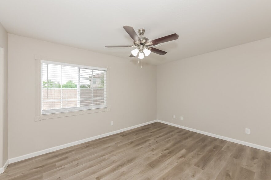 Building Photo - 11509 W Shaw Butte Dr