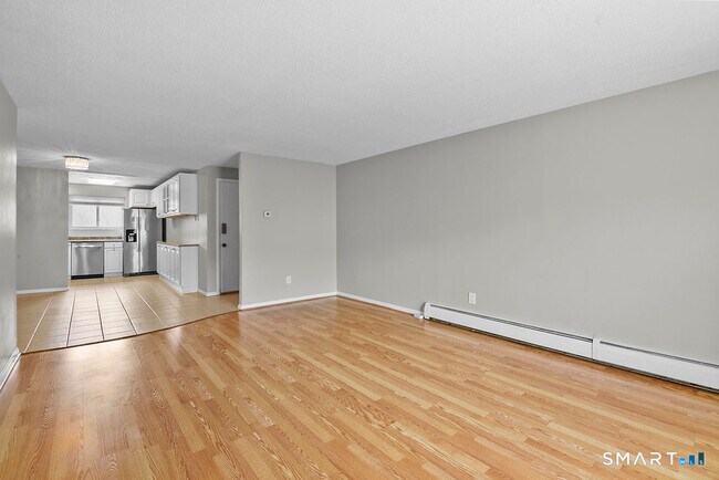 Building Photo - 35 Carillon Dr