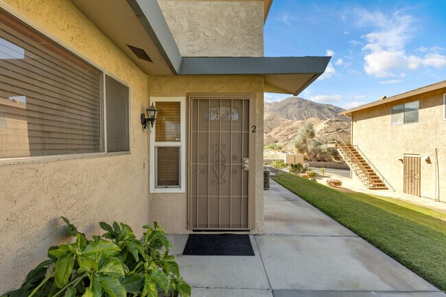 Building Photo - 72592 Edgehill Dr