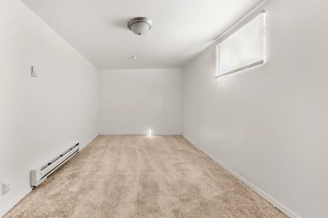 Building Photo - Two Bed 2 Bath Single Family Home Close to...