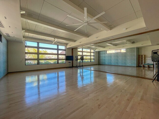 Building Photo - SINGLE STORY HOME IN GATED DEL WEBB AT LAK...