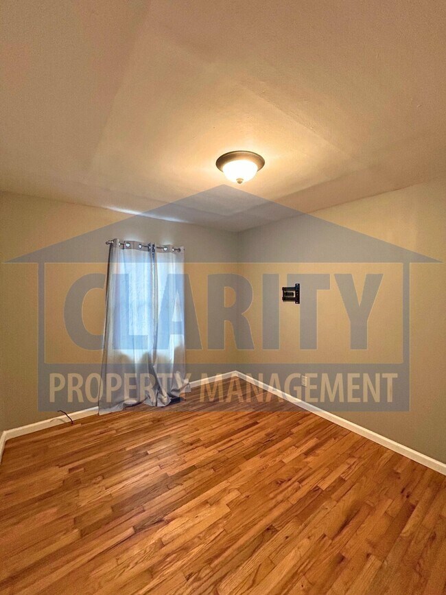 Building Photo - 901 Westover Dr SW