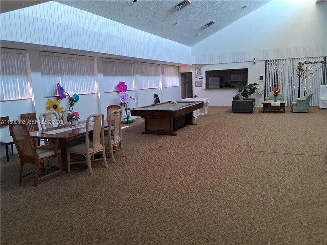 Building Photo - 2571 Aragon Blvd