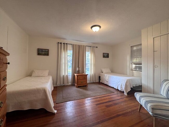 Building Photo - Charming 4 Bedroom in Port Orange