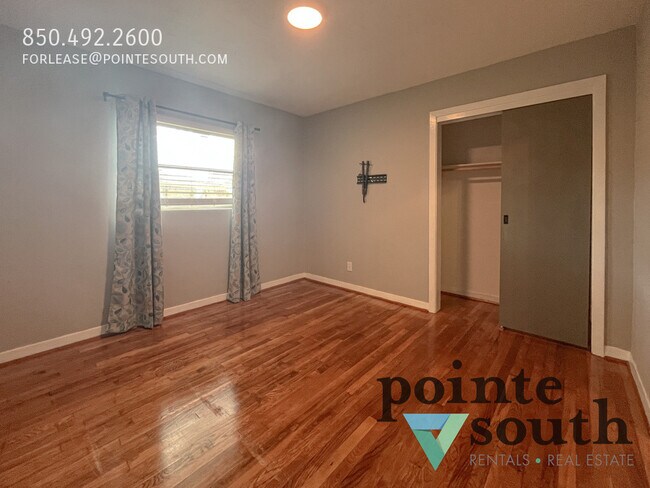 Building Photo - 5807 Aurora Ave