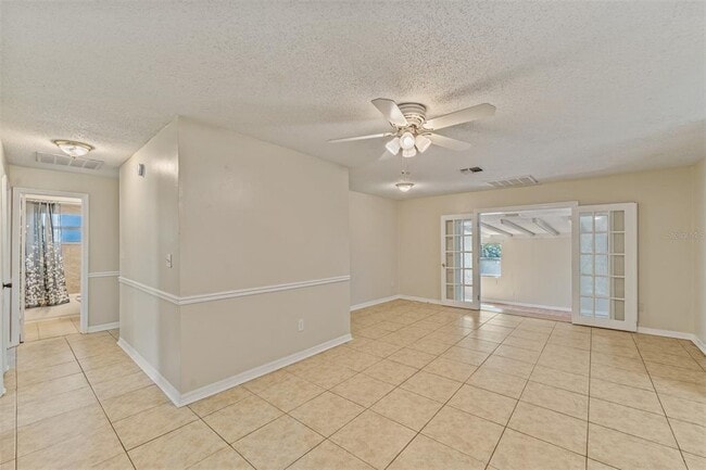 Building Photo - 9616 N Oklawaha Ave