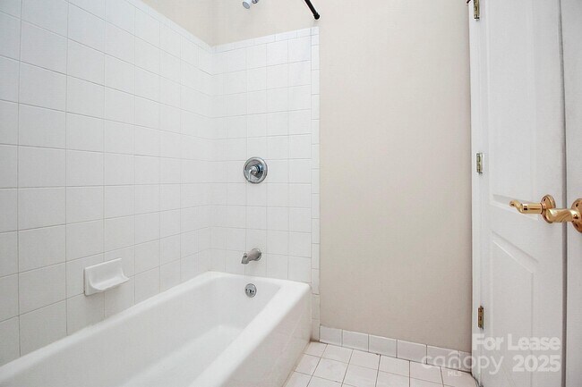 Building Photo - 400 N Church St