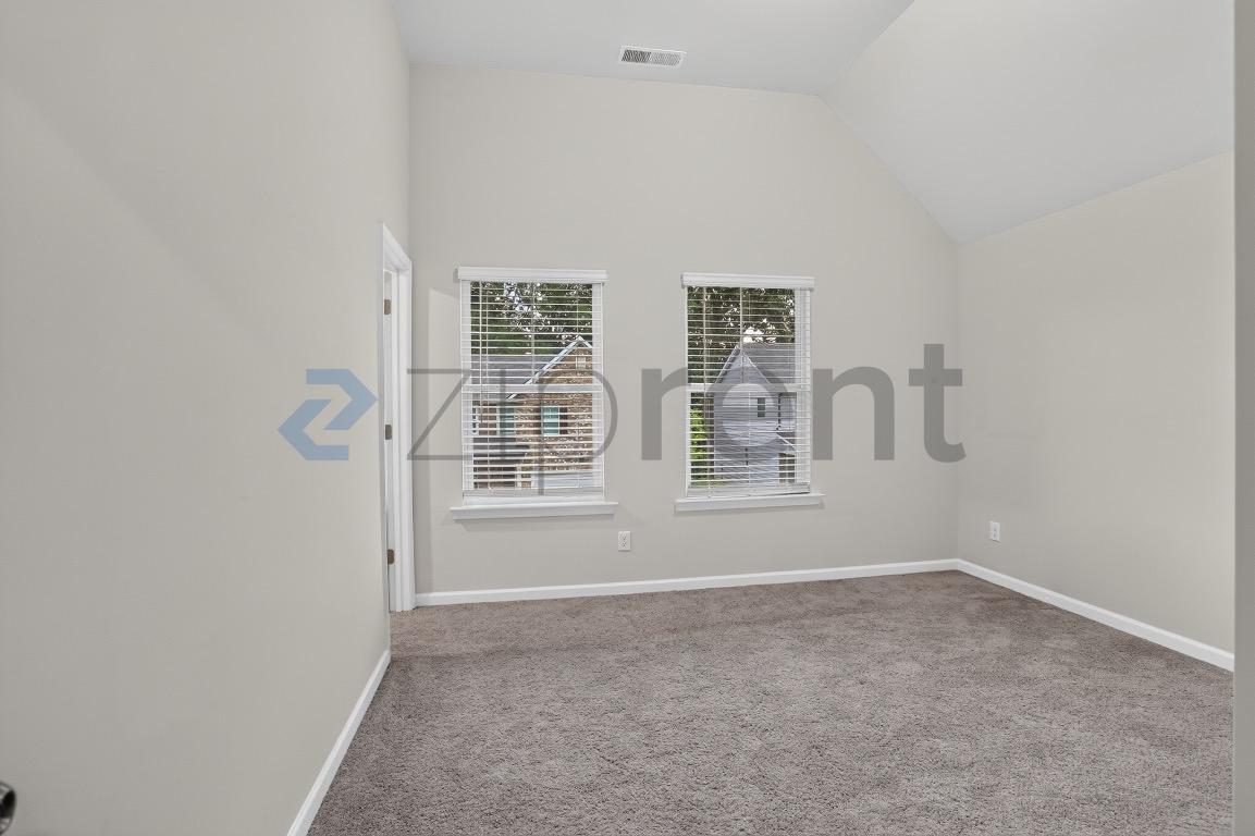 Building Photo - Unit