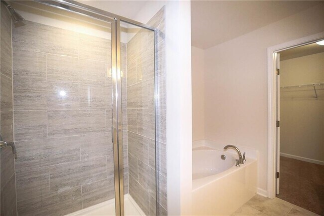 Building Photo - 327 Cashes Ct