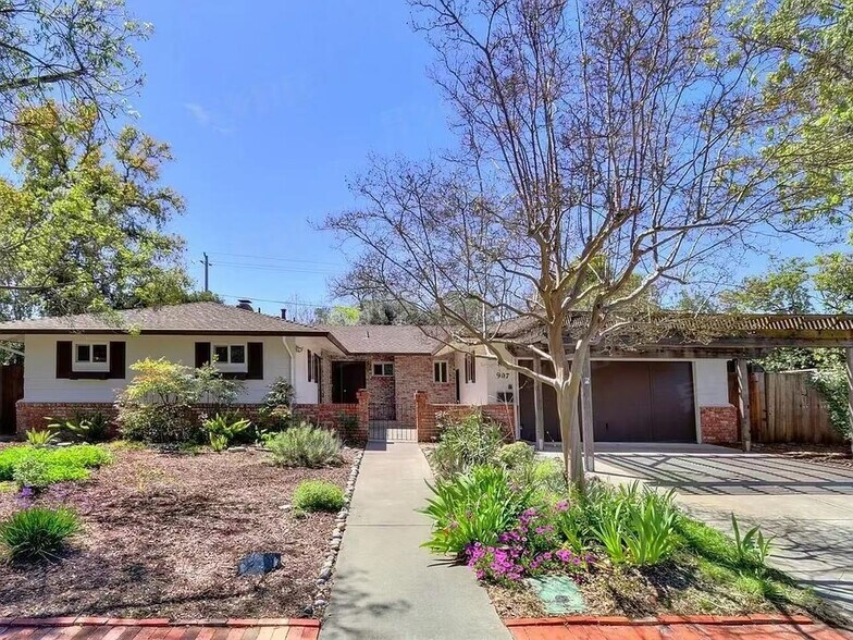 Building Photo - 907 Plum Ln