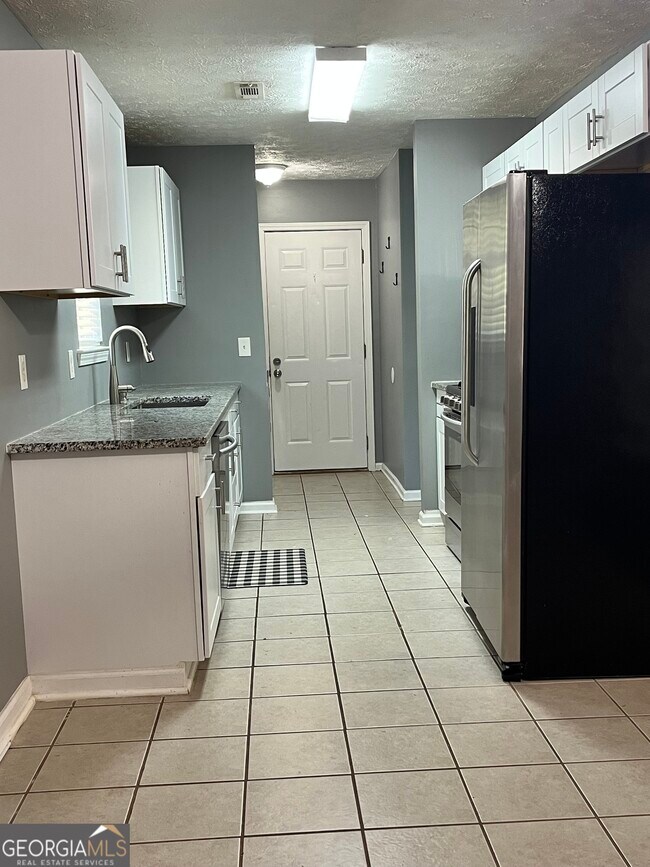 Building Photo - 7098 Hummingbird Ln