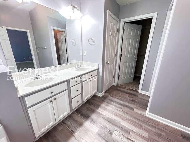 Building Photo - 729 Mountain Laurel Dr