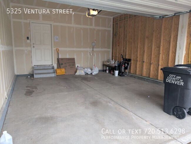 Building Photo - 5325 Ventura St