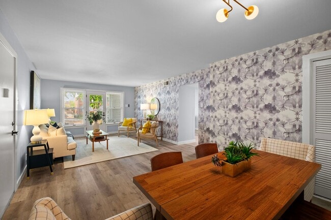 Building Photo - 621 Broadmoor Dr