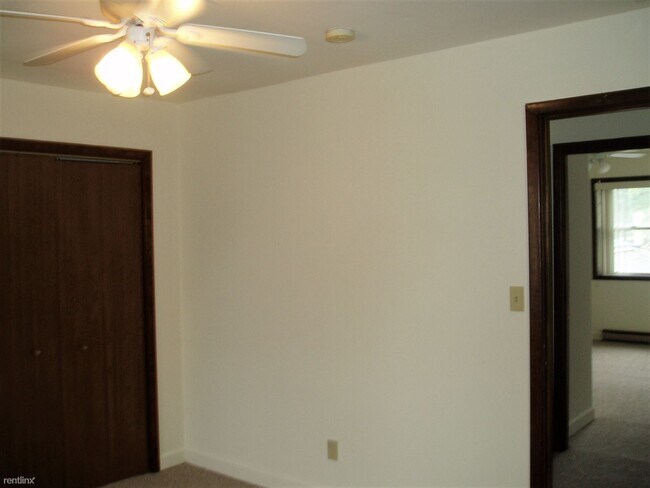 Building Photo - 2 br, 1 bath Townhome - 901 Hartwell Drive A