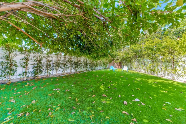 Building Photo - 7700 Oakdale Ave