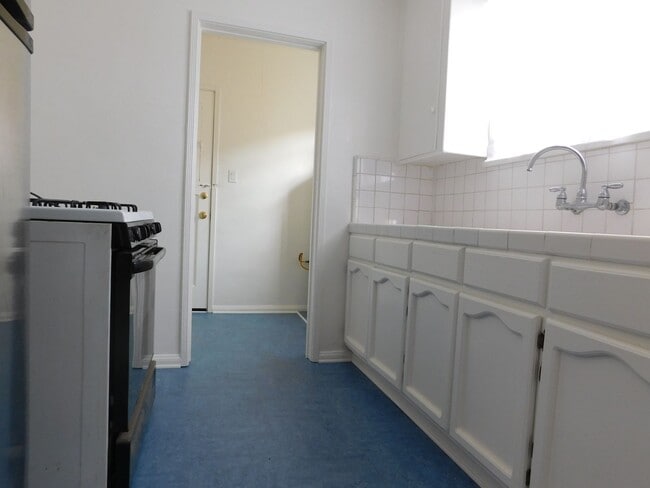 Building Photo - Sunset Drive, 4363-4377