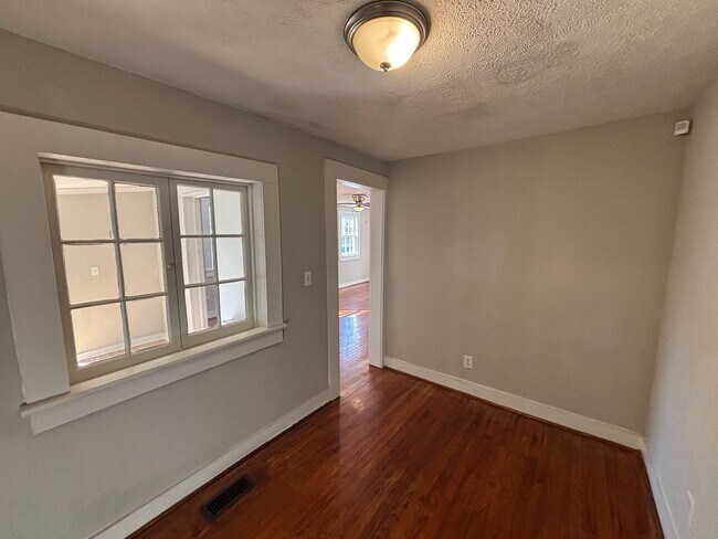 Building Photo - 2218 Camille Dr