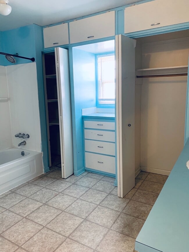 Building Photo - Charming 2-Bedroom Ranch with Stunning Views — Peaceful Country Living Just South of Milliken!