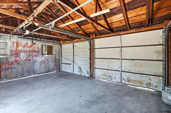 Building Photo - 413 Lockwood Ave