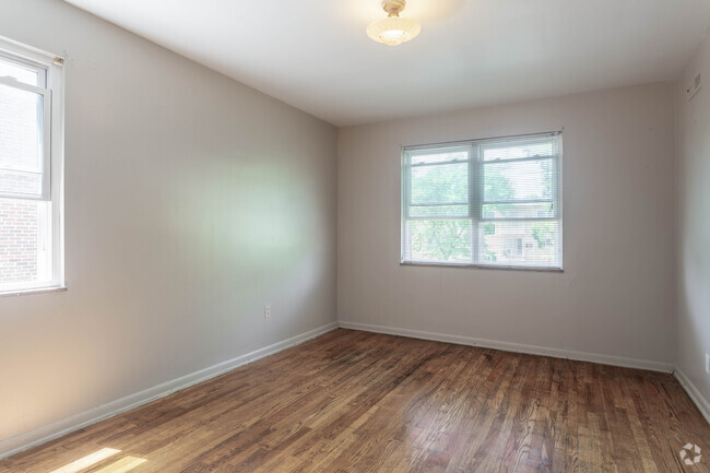 1BD 1BA 550 sq. ft. - Lakeshore Blvd Apartments