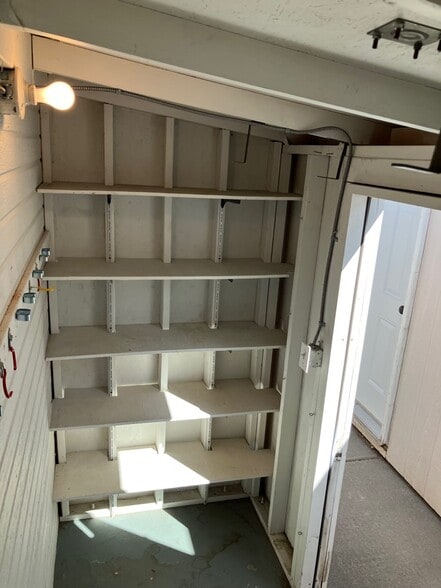 Building Photo - 2999 1/4 Pinyon Ave