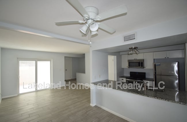 Building Photo - 939 Castle Way