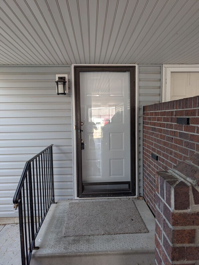 Building Photo - 2215 Mirwyn Ct