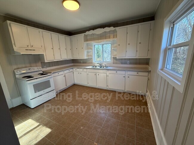 Building Photo - 3410 Old Greensboro Rd