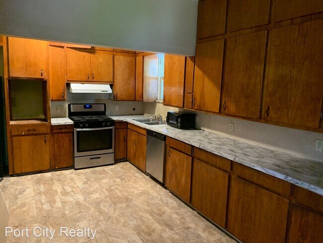 Building Photo - 3 br, 1.5 bath House - 3136 West Laurel