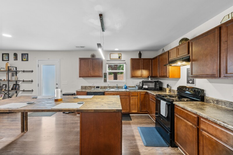Building Photo - 1528 Magnolia Dr