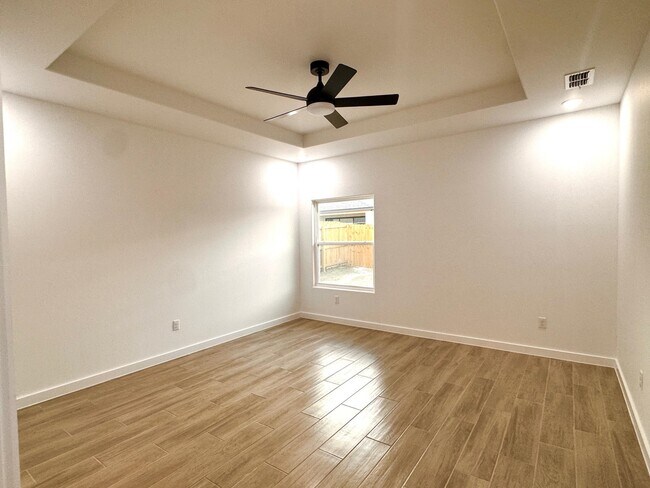 Building Photo - 1012 amezquita Dr