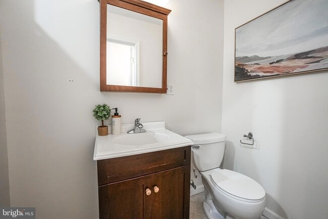 Building Photo - 4230 Avon Dr
