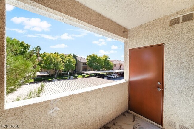 Building Photo - 1050 E Cactus Ave